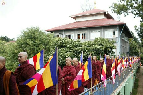 ภาพ No.17865:พิธีถวายเทียนพรรษา ผัาอาบน้ำฝน ปัจจัยไทยธรรม แด่คณะสงฆ์ 700 รูป เมืองทวาย