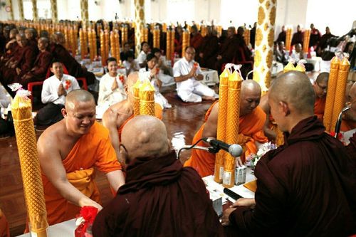 ภาพ No.17876:พิธีถวายเทียนพรรษา ผัาอาบน้ำฝน ปัจจัยไทยธรรม แด่คณะสงฆ์ 700 รูป เมืองทวาย