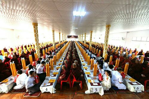 ภาพ No.17878:พิธีถวายเทียนพรรษา ผัาอาบน้ำฝน ปัจจัยไทยธรรม แด่คณะสงฆ์ 700 รูป เมืองทวาย