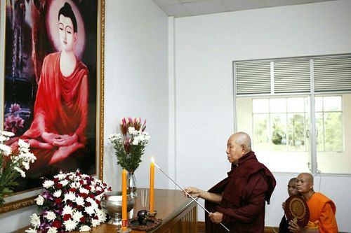 ภาพ No.17887:พิธีถวายเทียนพรรษา ผัาอาบน้ำฝน ปัจจัยไทยธรรม แด่คณะสงฆ์ 700 รูป เมืองทวาย