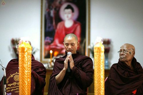 ภาพ No.17891:พิธีถวายเทียนพรรษา ผัาอาบน้ำฝน ปัจจัยไทยธรรม แด่คณะสงฆ์ 700 รูป เมืองทวาย