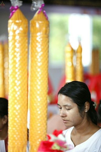 ภาพ No.17895:พิธีถวายเทียนพรรษา ผัาอาบน้ำฝน ปัจจัยไทยธรรม แด่คณะสงฆ์ 700 รูป เมืองทวาย