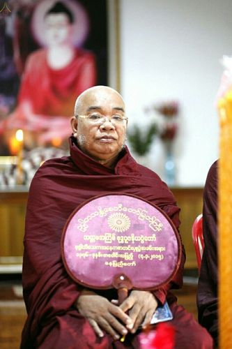 ภาพ No.17898:พิธีถวายเทียนพรรษา ผัาอาบน้ำฝน ปัจจัยไทยธรรม แด่คณะสงฆ์ 700 รูป เมืองทวาย