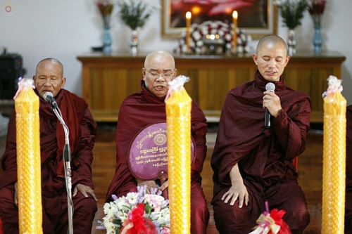 ภาพ No.17900:พิธีถวายเทียนพรรษา ผัาอาบน้ำฝน ปัจจัยไทยธรรม แด่คณะสงฆ์ 700 รูป เมืองทวาย