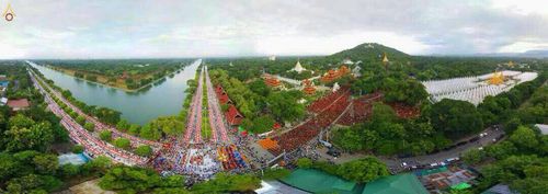 ประมวลภาพตักบาตรพระ 10,000 รูป ครั้งแรก ณ เมืองมัณฑะเลย์