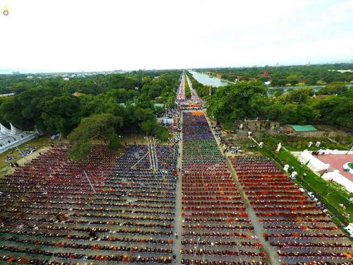 ภาพ No.17930:ประมวลภาพตักบาตรพระ 10,000 รูป ครั้งแรก ณ เมืองมัณฑะเลย์