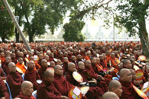 ภาพ No.17935:ประมวลภาพตักบาตรพระ 10,000 รูป ครั้งแรก ณ เมืองมัณฑะเลย์