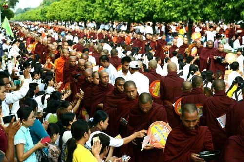 ภาพ No.17932:ประมวลภาพตักบาตรพระ 10,000 รูป ครั้งแรก ณ เมืองมัณฑะเลย์