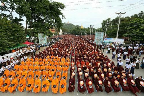ภาพ No.17934:ประมวลภาพตักบาตรพระ 10,000 รูป ครั้งแรก ณ เมืองมัณฑะเลย์