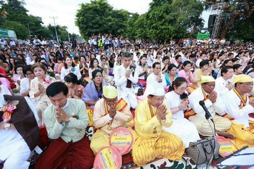 ภาพ No.17946:ประมวลภาพตักบาตรพระ 10,000 รูป ครั้งแรก ณ เมืองมัณฑะเลย์