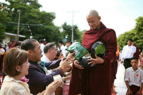 ภาพ No.17952:ประมวลภาพตักบาตรพระ 10,000 รูป ครั้งแรก ณ เมืองมัณฑะเลย์