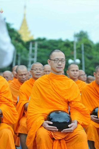 ภาพ No.17957:ประมวลภาพตักบาตรพระ 10,000 รูป ครั้งแรก ณ เมืองมัณฑะเลย์