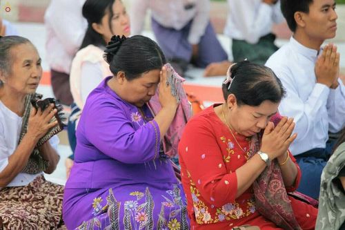 ภาพ No.17960:ประมวลภาพตักบาตรพระ 10,000 รูป ครั้งแรก ณ เมืองมัณฑะเลย์