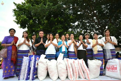 ภาพ No.17967:ประมวลภาพตักบาตรพระ 10,000 รูป ครั้งแรก ณ เมืองมัณฑะเลย์