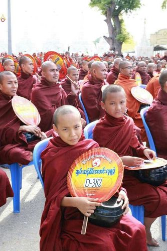 ภาพ No.17969:ประมวลภาพตักบาตรพระ 10,000 รูป ครั้งแรก ณ เมืองมัณฑะเลย์