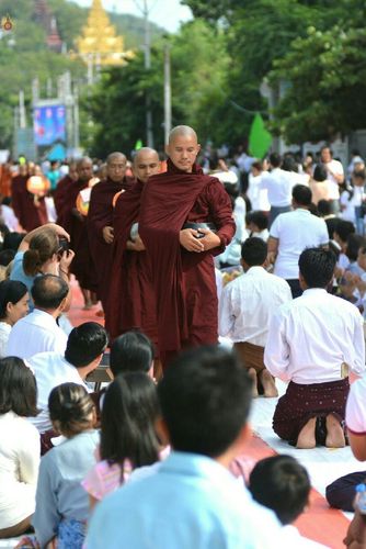 ภาพ No.17972:ประมวลภาพตักบาตรพระ 10,000 รูป ครั้งแรก ณ เมืองมัณฑะเลย์