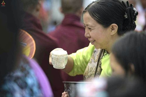 ภาพ No.17970:ประมวลภาพตักบาตรพระ 10,000 รูป ครั้งแรก ณ เมืองมัณฑะเลย์