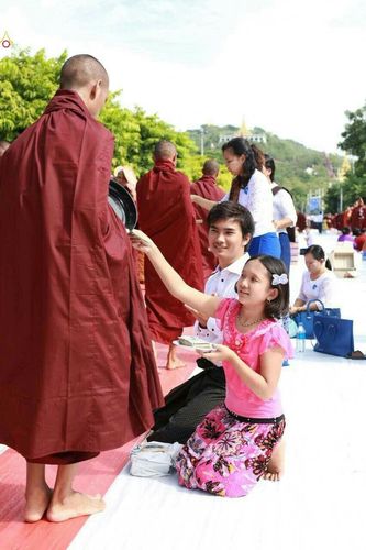 ภาพ No.17979:ประมวลภาพตักบาตรพระ 10,000 รูป ครั้งแรก ณ เมืองมัณฑะเลย์