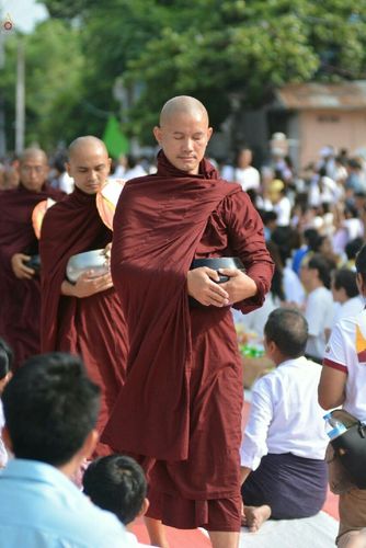 ภาพ No.17995:ประมวลภาพตักบาตรพระ 10,000 รูป ครั้งแรก ณ เมืองมัณฑะเลย์