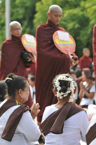 ภาพ No.17994:ประมวลภาพตักบาตรพระ 10,000 รูป ครั้งแรก ณ เมืองมัณฑะเลย์