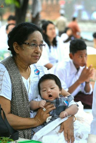 ภาพ No.18003:ประมวลภาพตักบาตรพระ 10,000 รูป ครั้งแรก ณ เมืองมัณฑะเลย์