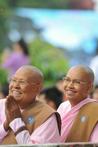 ภาพ No.18006:ประมวลภาพตักบาตรพระ 10,000 รูป ครั้งแรก ณ เมืองมัณฑะเลย์