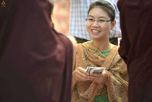 ภาพ No.18008:ประมวลภาพตักบาตรพระ 10,000 รูป ครั้งแรก ณ เมืองมัณฑะเลย์