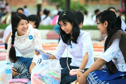 ภาพ No.18010:ประมวลภาพตักบาตรพระ 10,000 รูป ครั้งแรก ณ เมืองมัณฑะเลย์