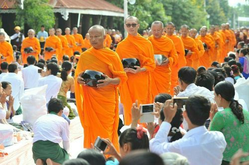 ภาพ No.18017:ประมวลภาพตักบาตรพระ 10,000 รูป ครั้งแรก ณ เมืองมัณฑะเลย์