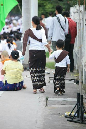 ภาพ No.18019:ประมวลภาพตักบาตรพระ 10,000 รูป ครั้งแรก ณ เมืองมัณฑะเลย์