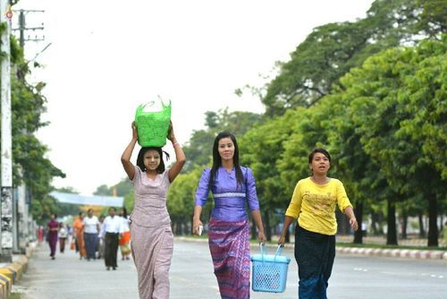 ภาพ No.18024:ประมวลภาพตักบาตรพระ 10,000 รูป ครั้งแรก ณ เมืองมัณฑะเลย์