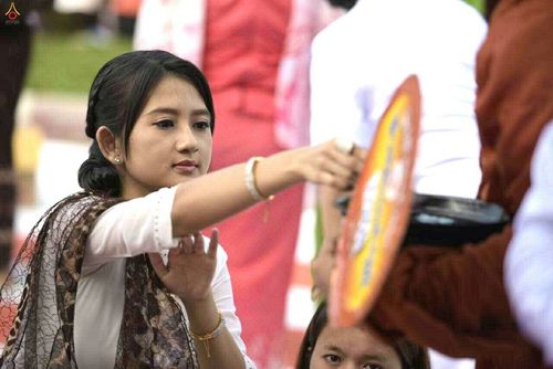 ภาพ No.18025:ประมวลภาพตักบาตรพระ 10,000 รูป ครั้งแรก ณ เมืองมัณฑะเลย์