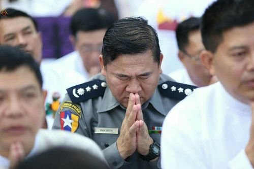 ภาพ No.18021:ประมวลภาพตักบาตรพระ 10,000 รูป ครั้งแรก ณ เมืองมัณฑะเลย์