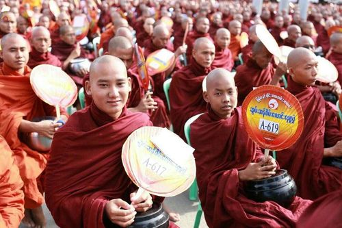 ภาพ No.18030:ประมวลภาพตักบาตรพระ 10,000 รูป ครั้งแรก ณ เมืองมัณฑะเลย์