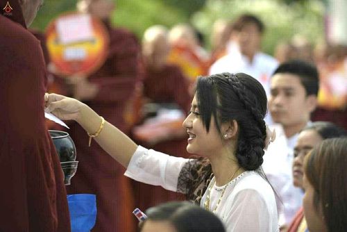 ภาพ No.18034:ประมวลภาพตักบาตรพระ 10,000 รูป ครั้งแรก ณ เมืองมัณฑะเลย์