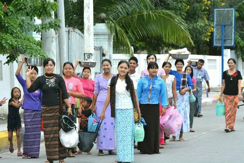 ภาพ No.18046:ประมวลภาพตักบาตรพระ 10,000 รูป ครั้งแรก ณ เมืองมัณฑะเลย์