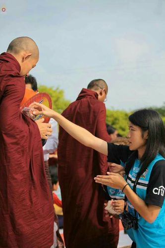 ภาพ No.18048:ประมวลภาพตักบาตรพระ 10,000 รูป ครั้งแรก ณ เมืองมัณฑะเลย์