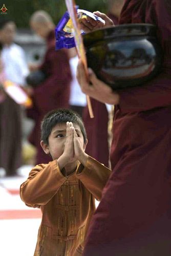 ภาพ No.18054:ประมวลภาพตักบาตรพระ 10,000 รูป ครั้งแรก ณ เมืองมัณฑะเลย์