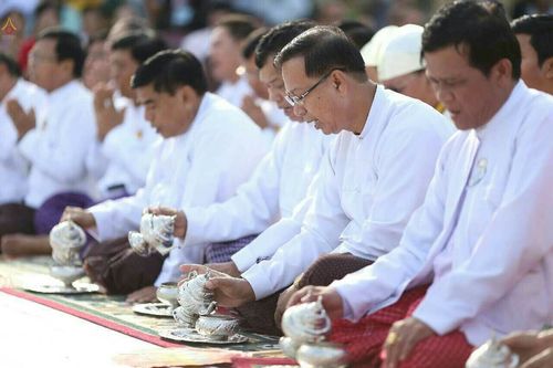 ภาพ No.18062:ประมวลภาพตักบาตรพระ 10,000 รูป ครั้งแรก ณ เมืองมัณฑะเลย์