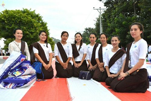 ภาพ No.18083:ประมวลภาพตักบาตรพระ 10,000 รูป ครั้งแรก ณ เมืองมัณฑะเลย์