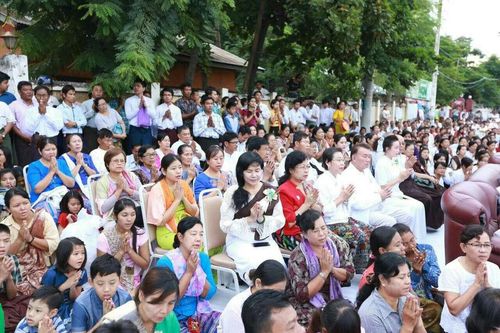 ภาพ No.18068:ประมวลภาพตักบาตรพระ 10,000 รูป ครั้งแรก ณ เมืองมัณฑะเลย์