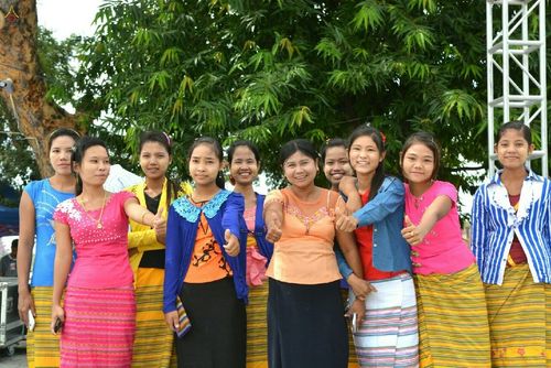 ภาพ No.18070:ประมวลภาพตักบาตรพระ 10,000 รูป ครั้งแรก ณ เมืองมัณฑะเลย์