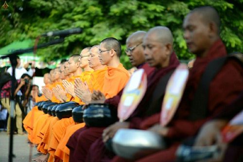 ภาพ No.18081:ประมวลภาพตักบาตรพระ 10,000 รูป ครั้งแรก ณ เมืองมัณฑะเลย์