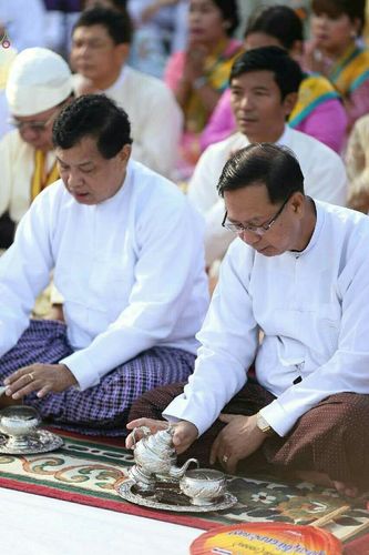 ภาพ No.18080:ประมวลภาพตักบาตรพระ 10,000 รูป ครั้งแรก ณ เมืองมัณฑะเลย์