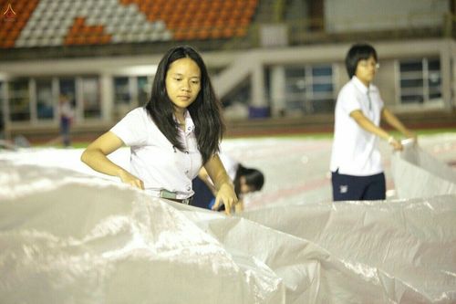 ภาพ No.18105:ประมวลภาพตักบาตรพระ 775 รูป ต้อนรับ Freshy KU 75 