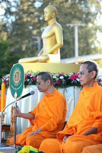 ภาพ No.18115:ประมวลภาพตักบาตรพระ 775 รูป ต้อนรับ Freshy KU 75 