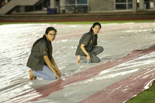 ภาพ No.18119:ประมวลภาพตักบาตรพระ 775 รูป ต้อนรับ Freshy KU 75 