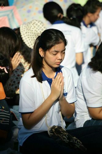 ภาพ No.18125:ประมวลภาพตักบาตรพระ 775 รูป ต้อนรับ Freshy KU 75 