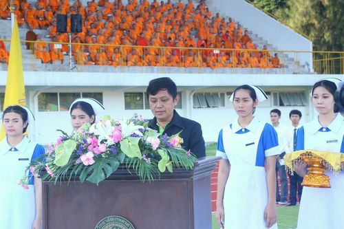 ภาพ No.18122:ประมวลภาพตักบาตรพระ 775 รูป ต้อนรับ Freshy KU 75 