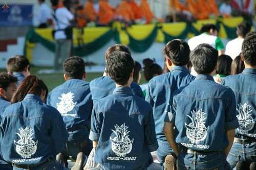 ภาพ No.18123:ประมวลภาพตักบาตรพระ 775 รูป ต้อนรับ Freshy KU 75 